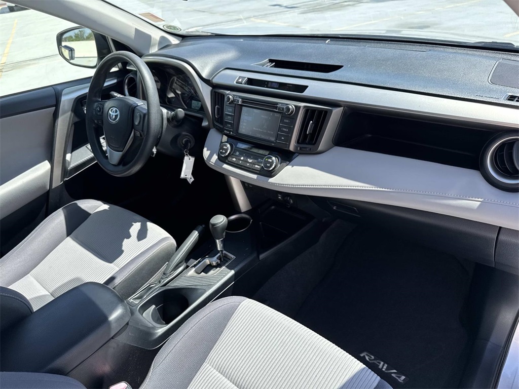 2015 Toyota RAV4 XLE photo 10