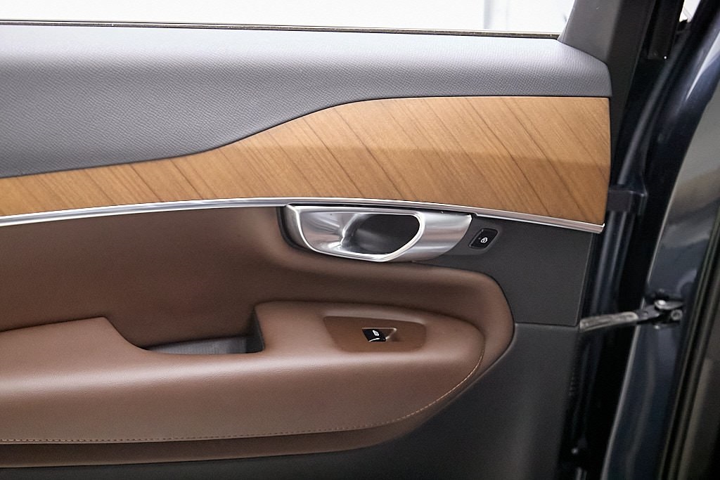 2023 VOLVO XC90 - Image 23