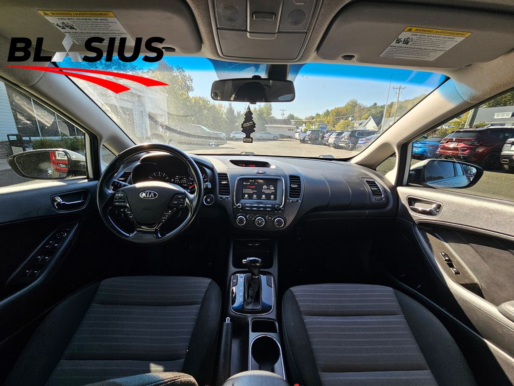2017 Kia Forte S photo 19