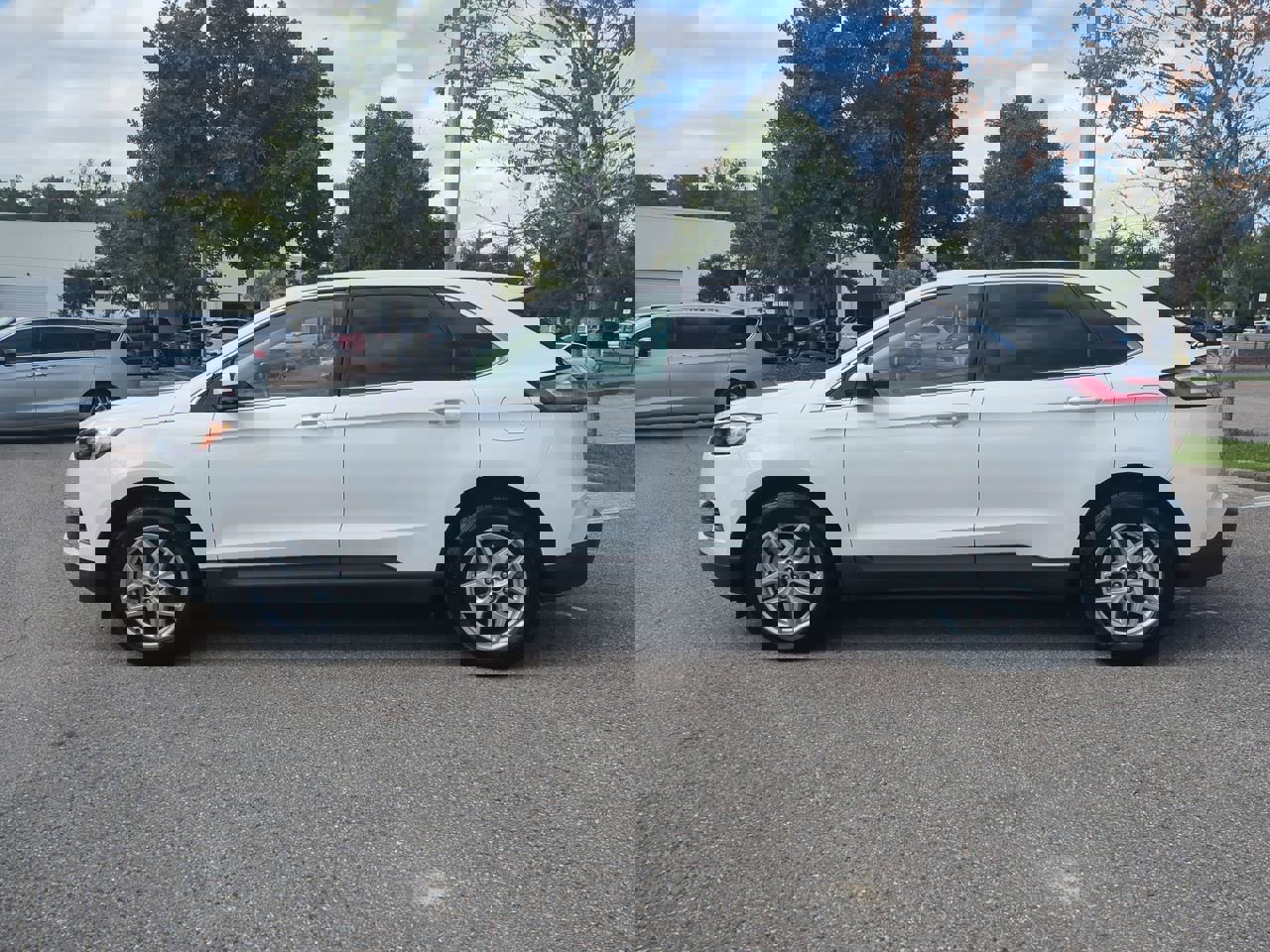 2023 Ford Edge SEL photo 8