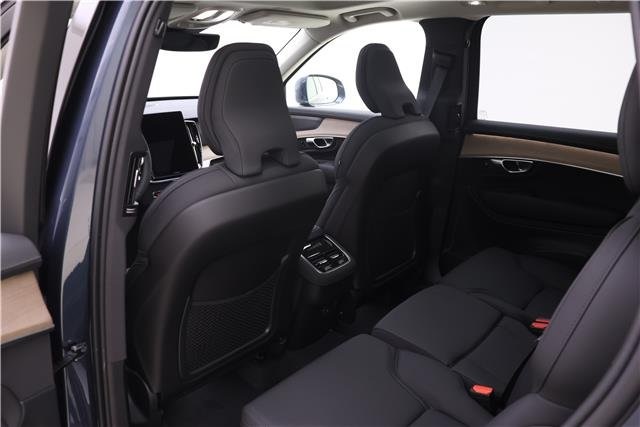 2026 Volvo XC90 B5 Plus photo 11