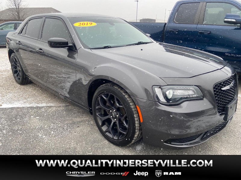 2019 Chrysler 300 Touring