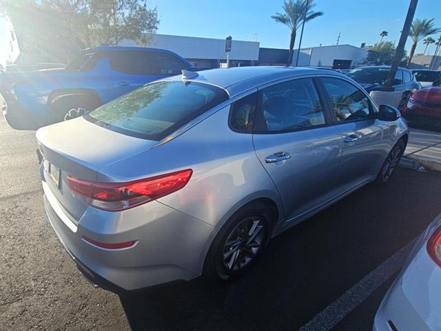 2020 Kia Optima LX photo 3