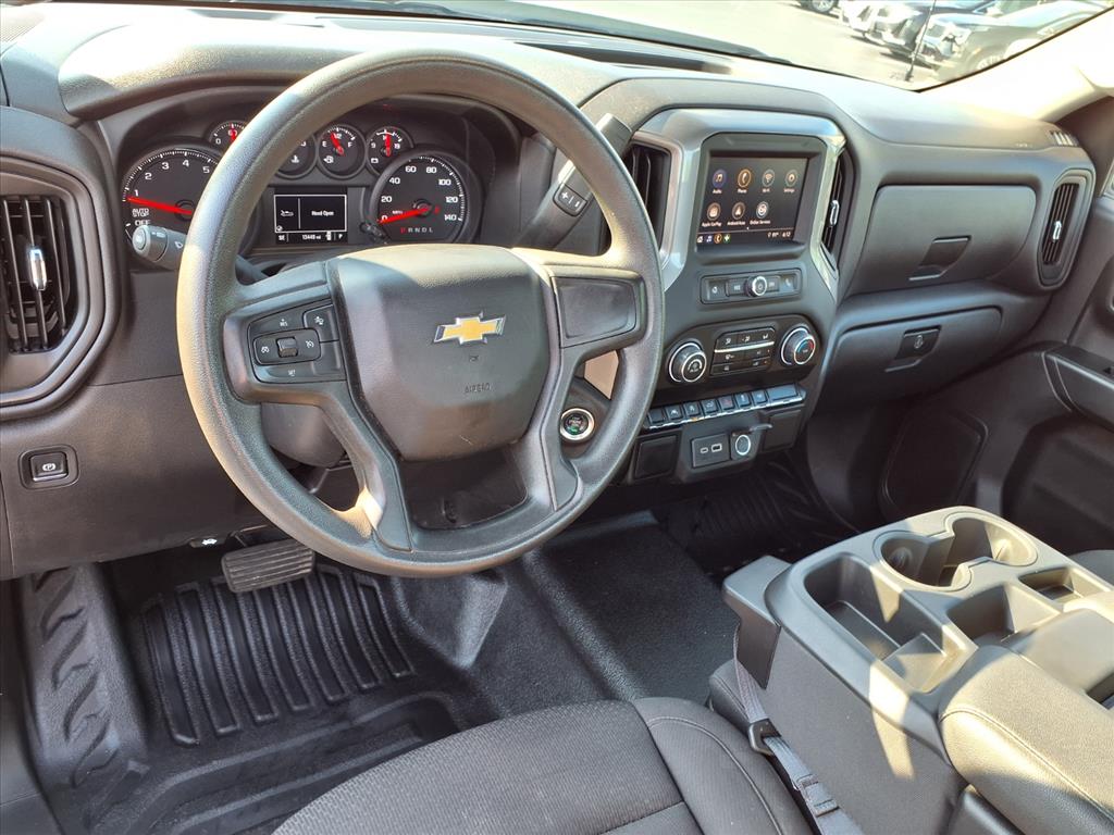 2024 Chevrolet Silverado 1500 photo 2