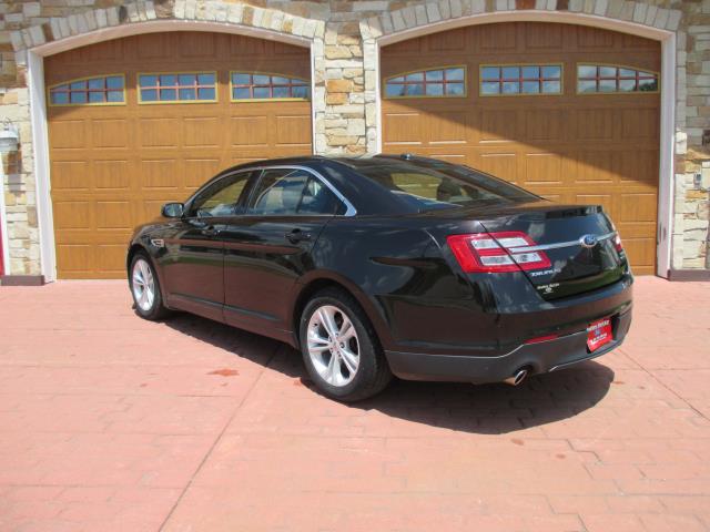 2014 Ford Taurus SEL photo 3
