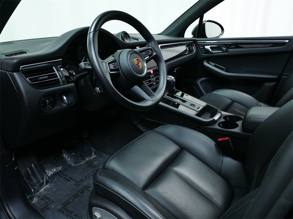 2022 Porsche Macan photo 3