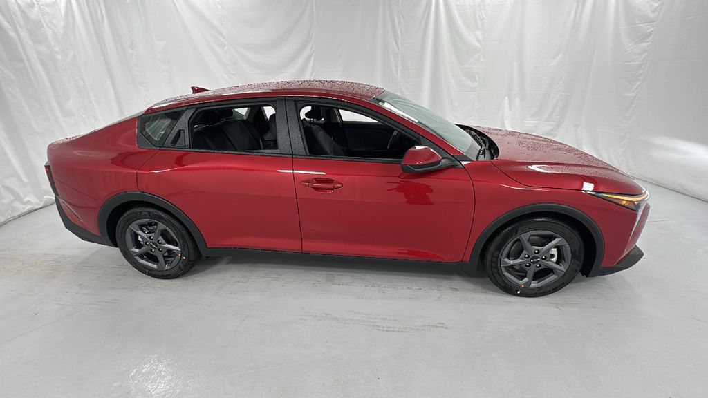2025 Kia K4 LXS photo 2
