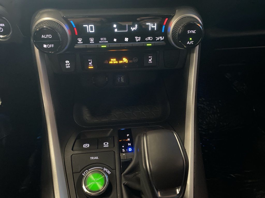 2024 Toyota RAV4 Hybrid XSE photo 4