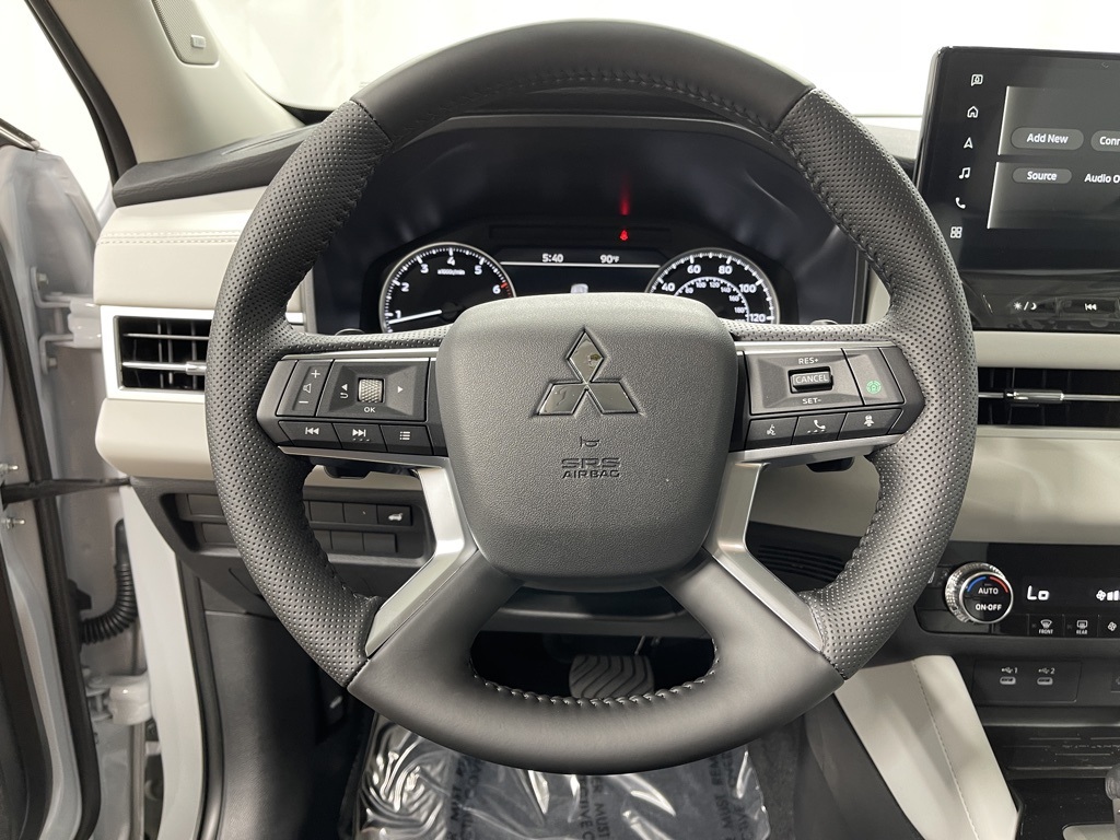 2025 Mitsubishi Outlander SE photo 5