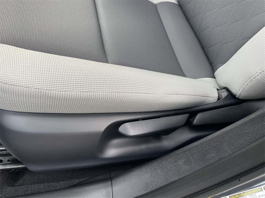 2025 Toyota Corolla LE photo 18