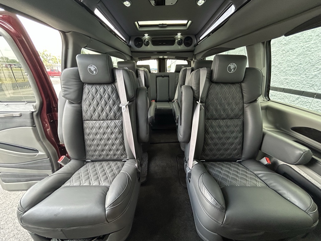 2025 Gmc Savana photo 25