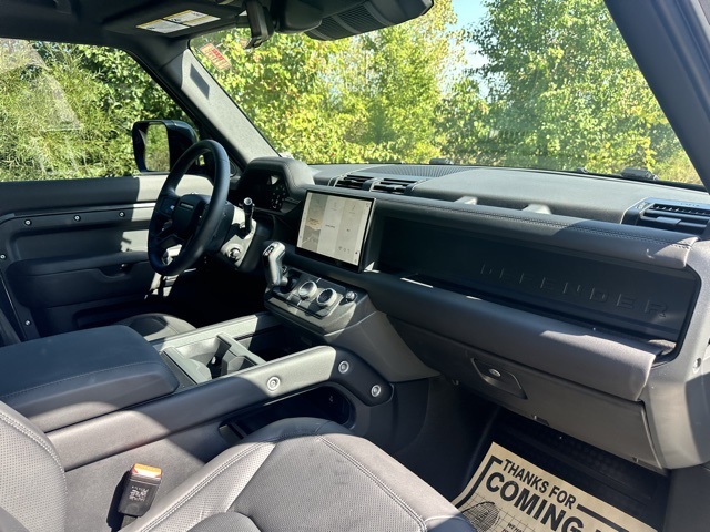 2025 Land Rover Defender 110 S photo 19
