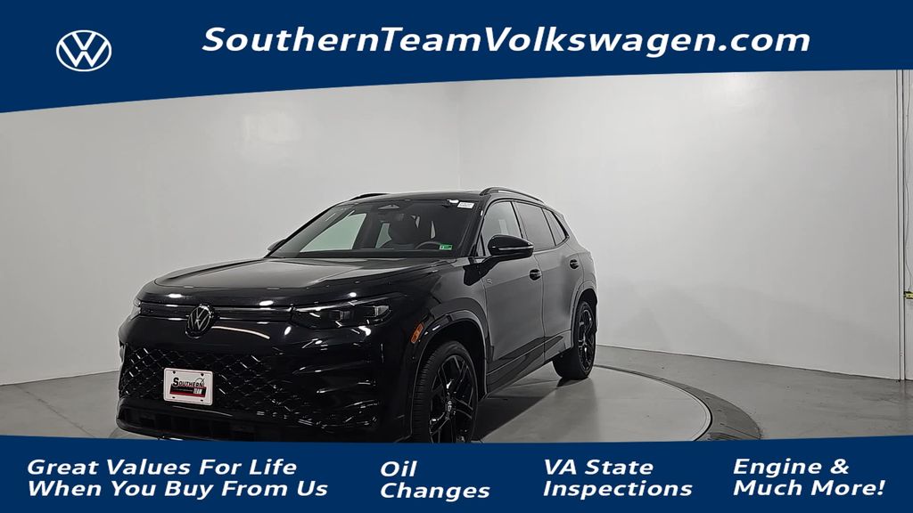 2025 Volkswagen Tiguan SE R-LINE BLACK's photo