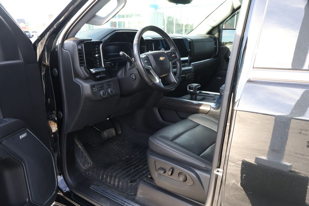2022 Chevrolet Silverado 1500 LTZ photo 11