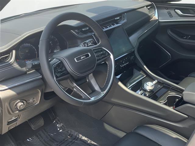 2023 Jeep Grand Cherokee Overland photo 9