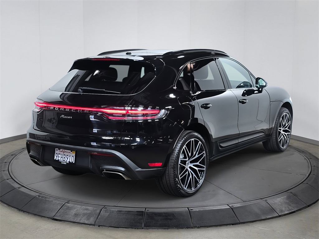 2023 Porsche Macan T photo 7