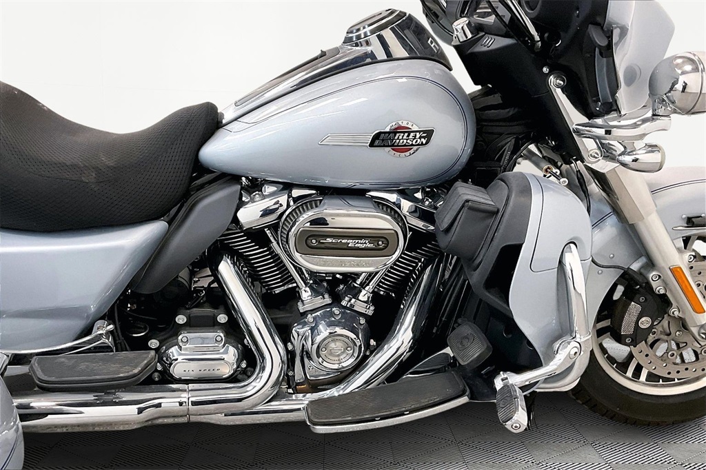 2023 Harley Davidson Tri Glide Ultra photo 2