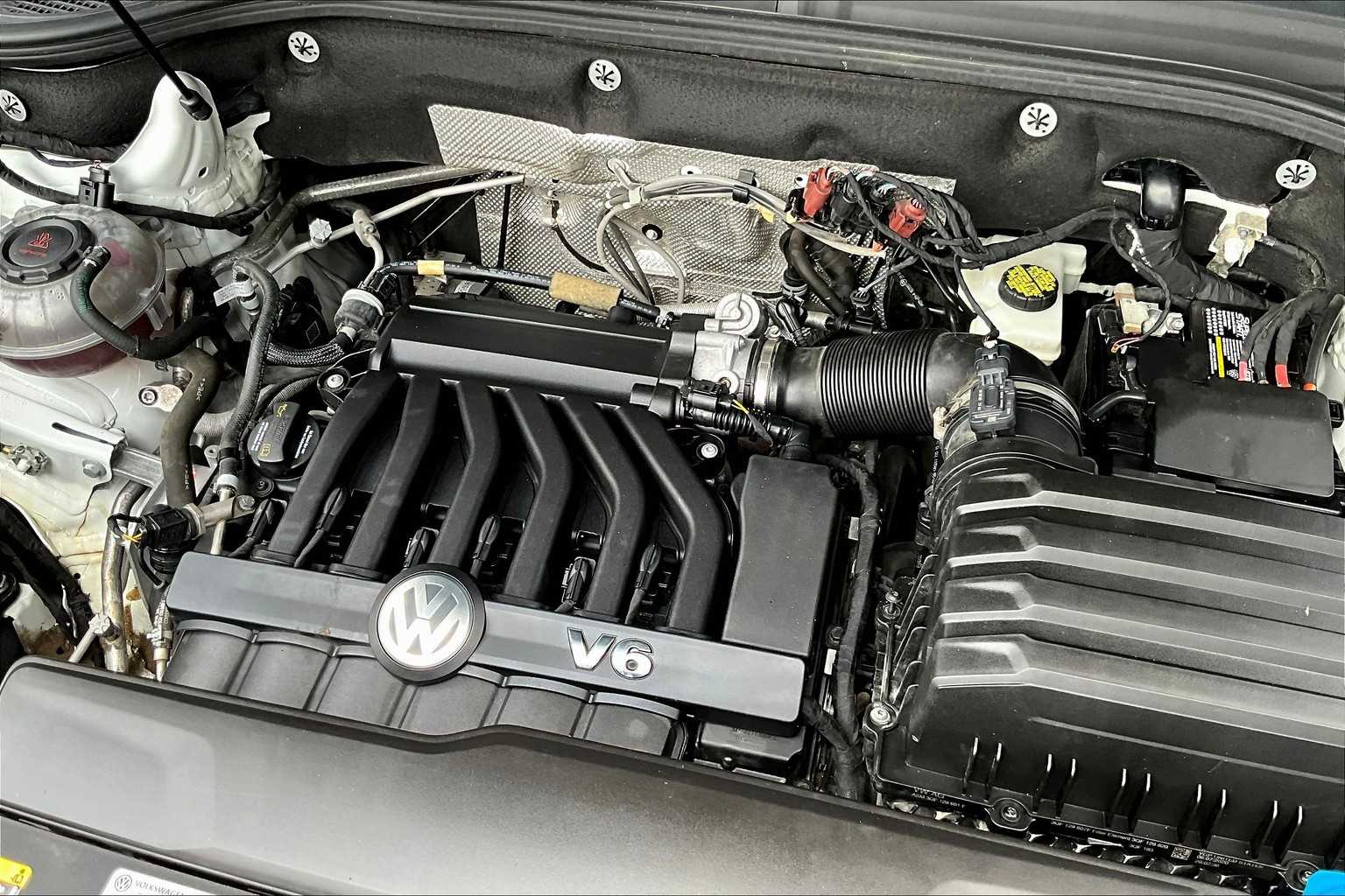 2021 Volkswagen Atlas SE Technology R-Line photo 29