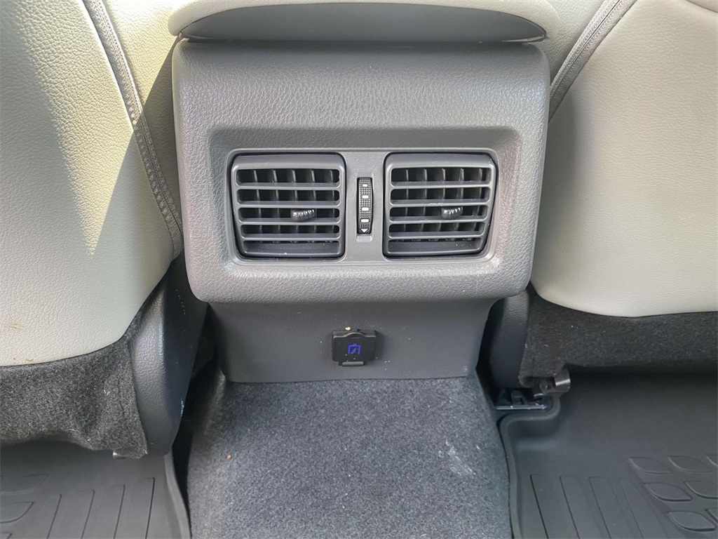 2024 Toyota Camry Hybrid SE photo 11