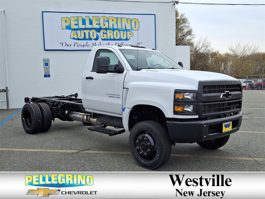 2024 Chevrolet Silverado 4500 Medium Duty Chassis Cab Work Truck's photo