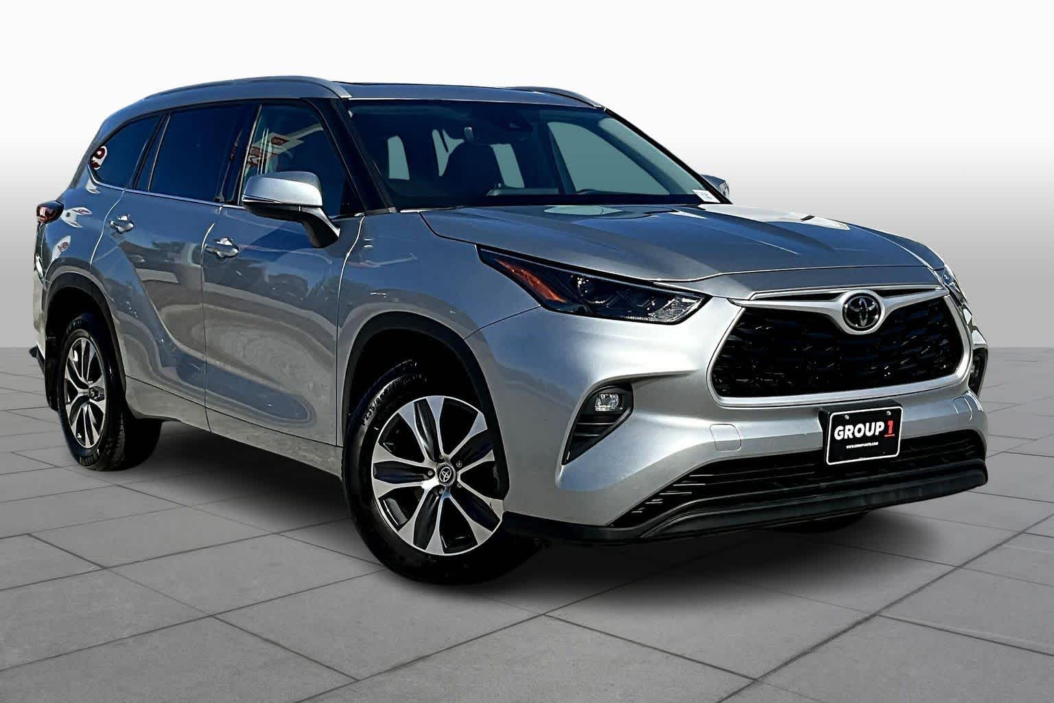 2022 Toyota Highlander XLE photo 2