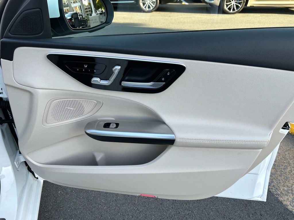 2025 Mercedes Benz C 300 4MATIC photo 17