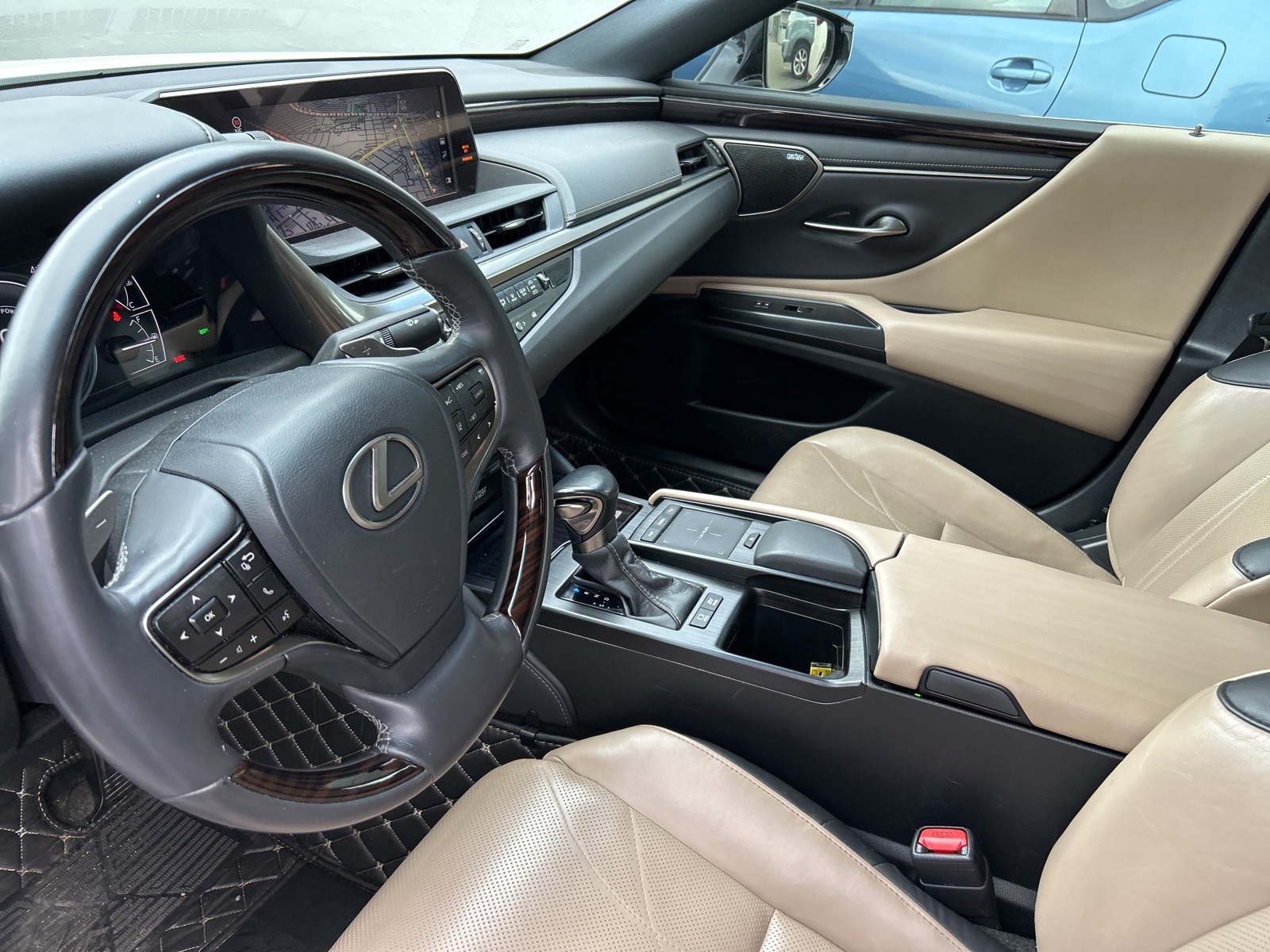 2021 Lexus ES 300h Luxury photo 5