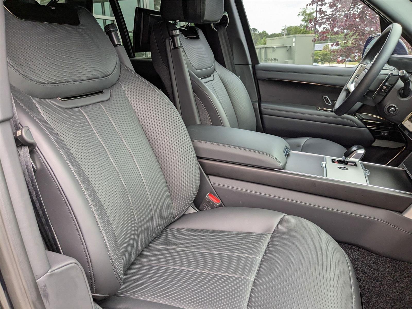 2024 Land Rover Range Rover SV photo 32