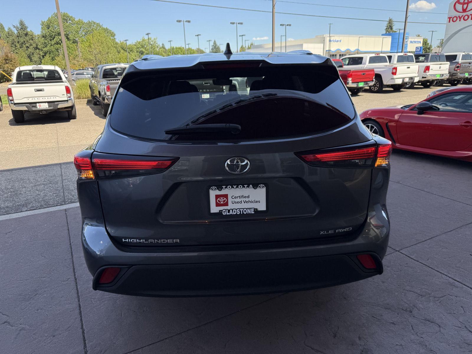 2021 Toyota Highlander XLE photo 4