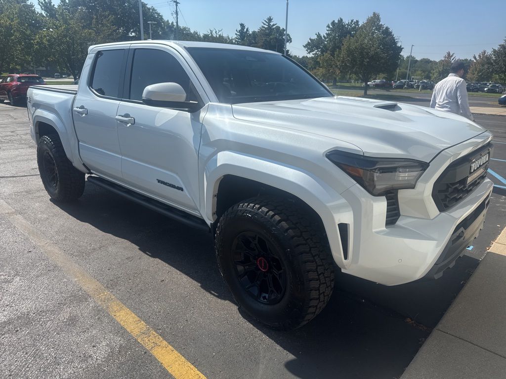 2024 Toyota Tacoma SR5 photo 4