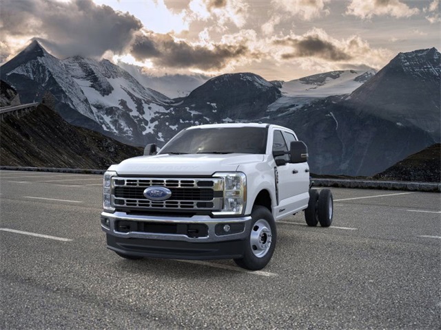 2025 Ford F-350 photo 2