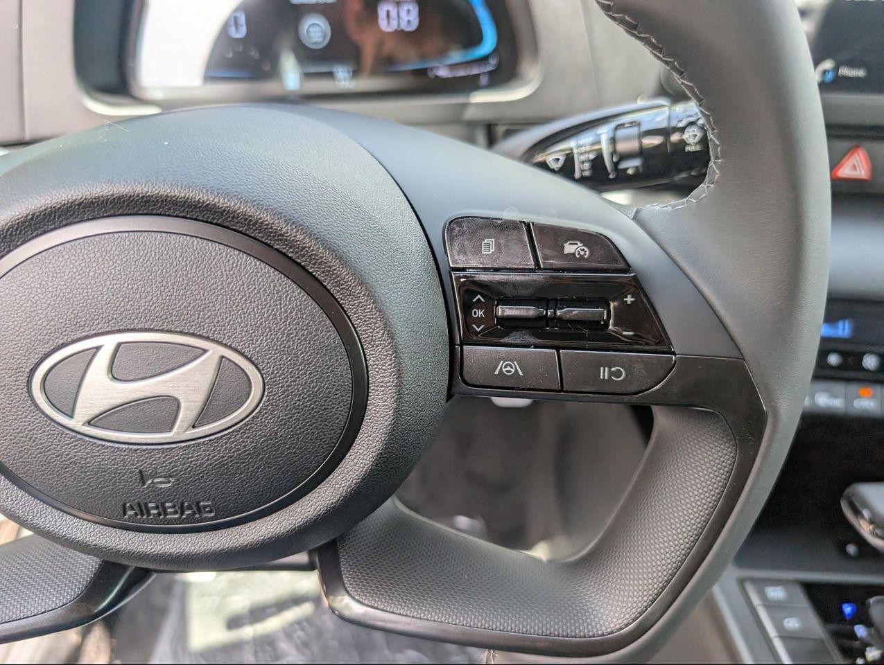 2025 Hyundai Elantra SEL Sport photo 14