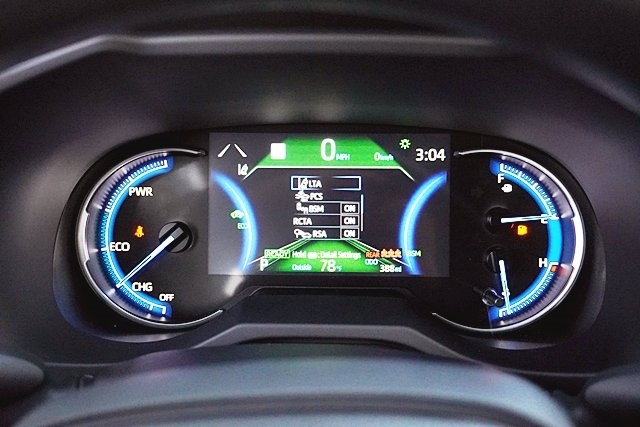 Used 2025 White Toyota LE image 30