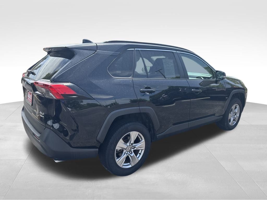 2022 Toyota RAV4 XLE photo 11