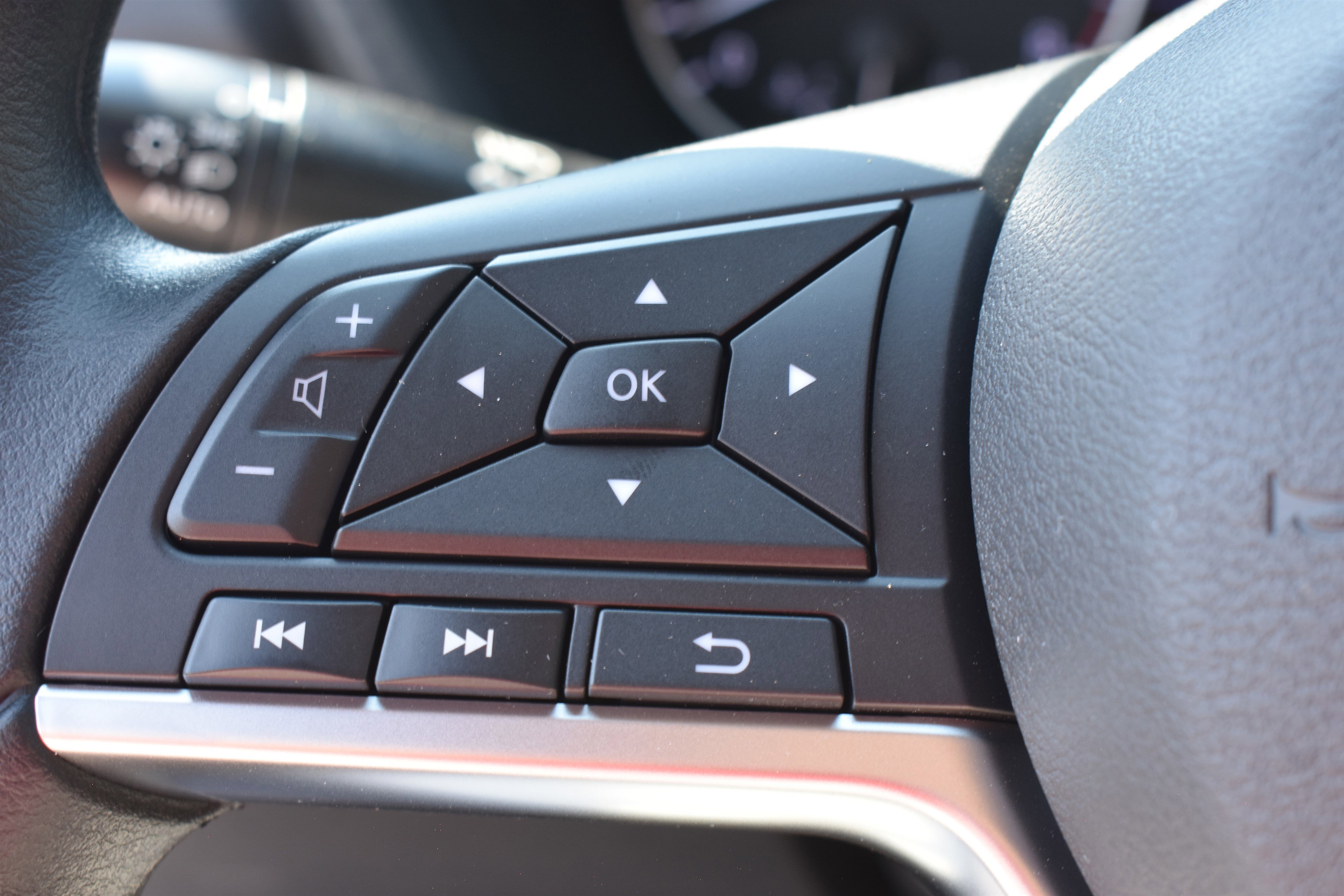 2025 Nissan Sentra SV photo 7