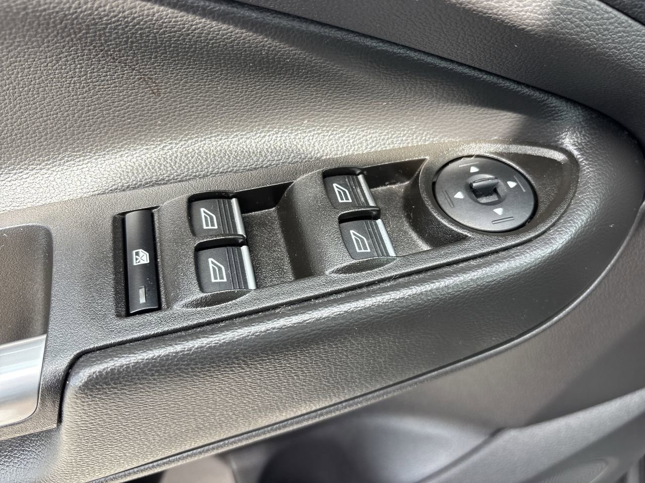 2017 Ford C-Max Hybrid SE photo 12