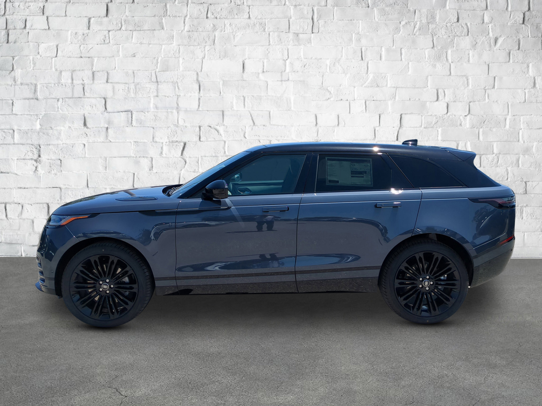 2026 Land Rover Range Rover Velar SE photo 2