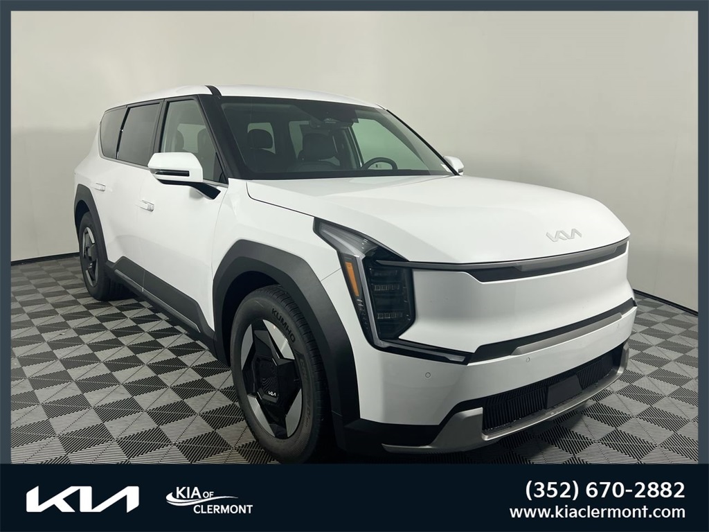 2026 Kia EV9 Light's photo