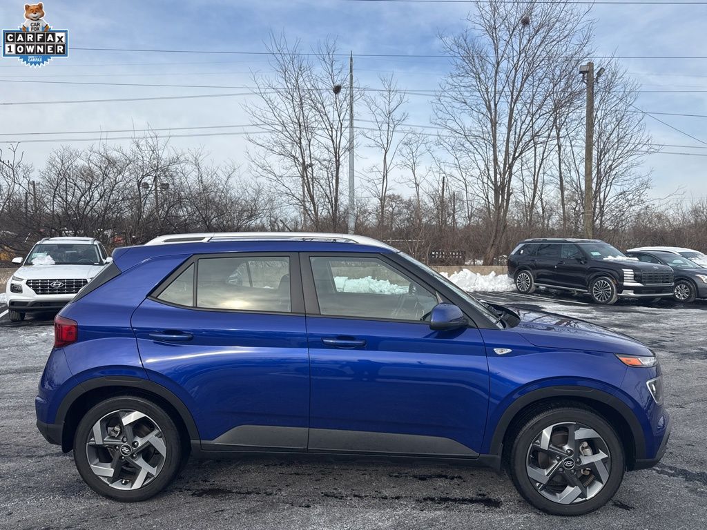 2023 Hyundai Venue Limited's photo