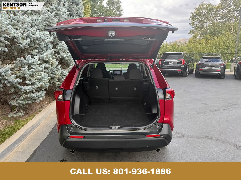 2024 Toyota RAV4 LE photo 25