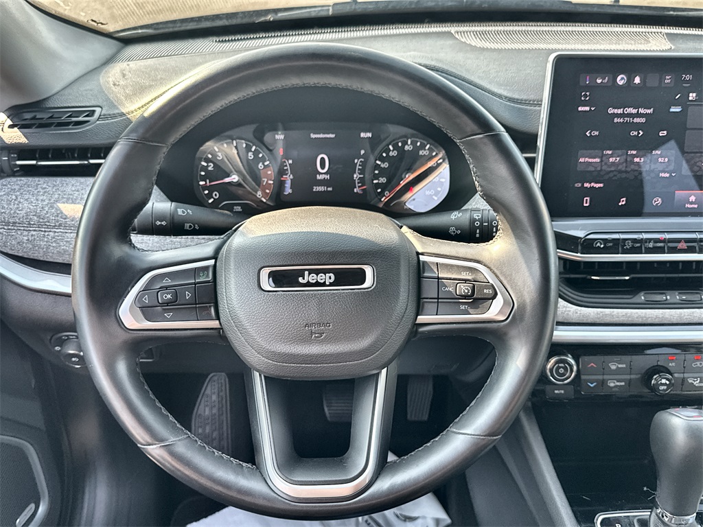 2022 Jeep Compass Latitude Lux photo 13