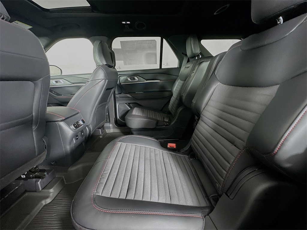 2025 Ford Explorer ST-Line photo 22