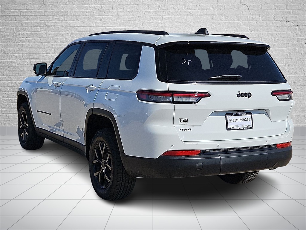 2025 Jeep Grand Cherokee Altitude photo 3