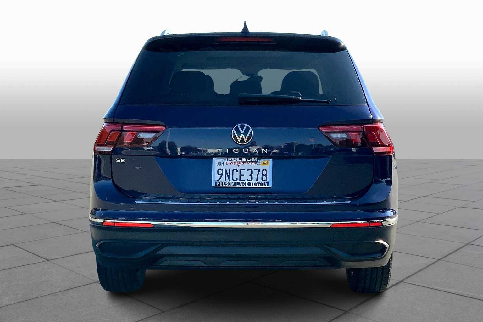 2022 Volkswagen Tiguan SE photo 2