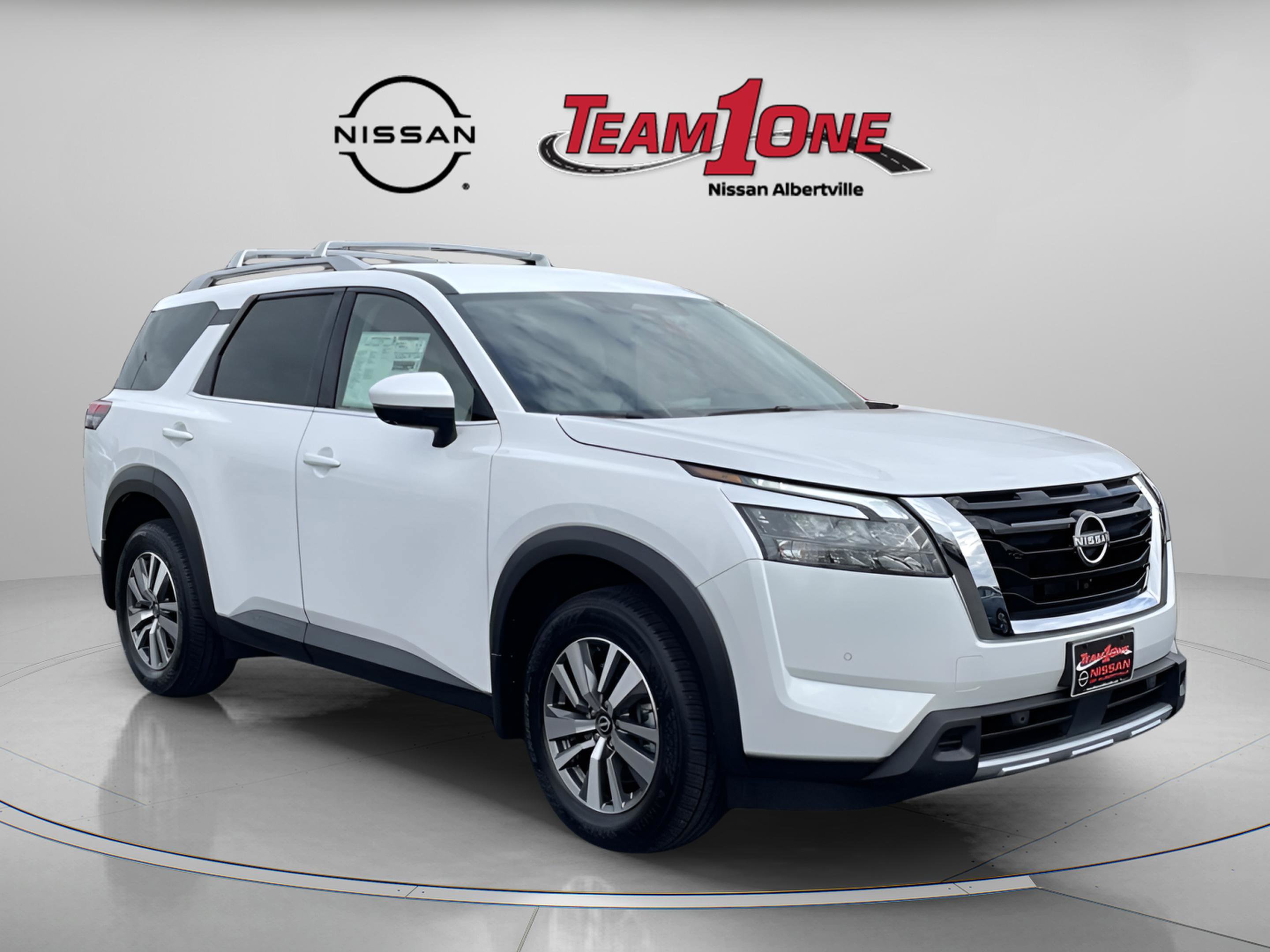 2025 Nissan Pathfinder SL's photo