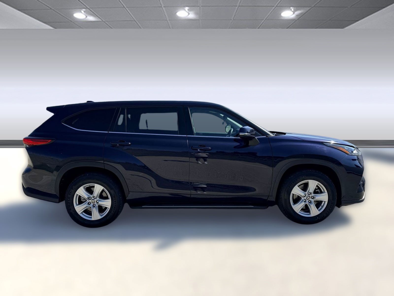 2020 Toyota Highlander LE photo 8