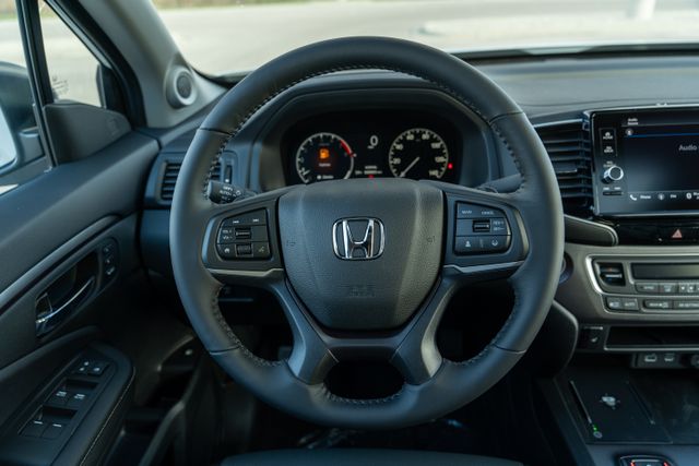 2025 Honda Ridgeline RTL photo 11