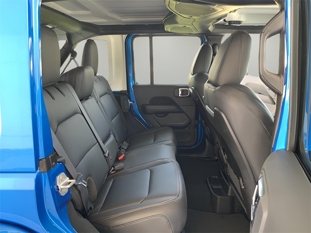 2025 Jeep Wrangler Sahara photo 35