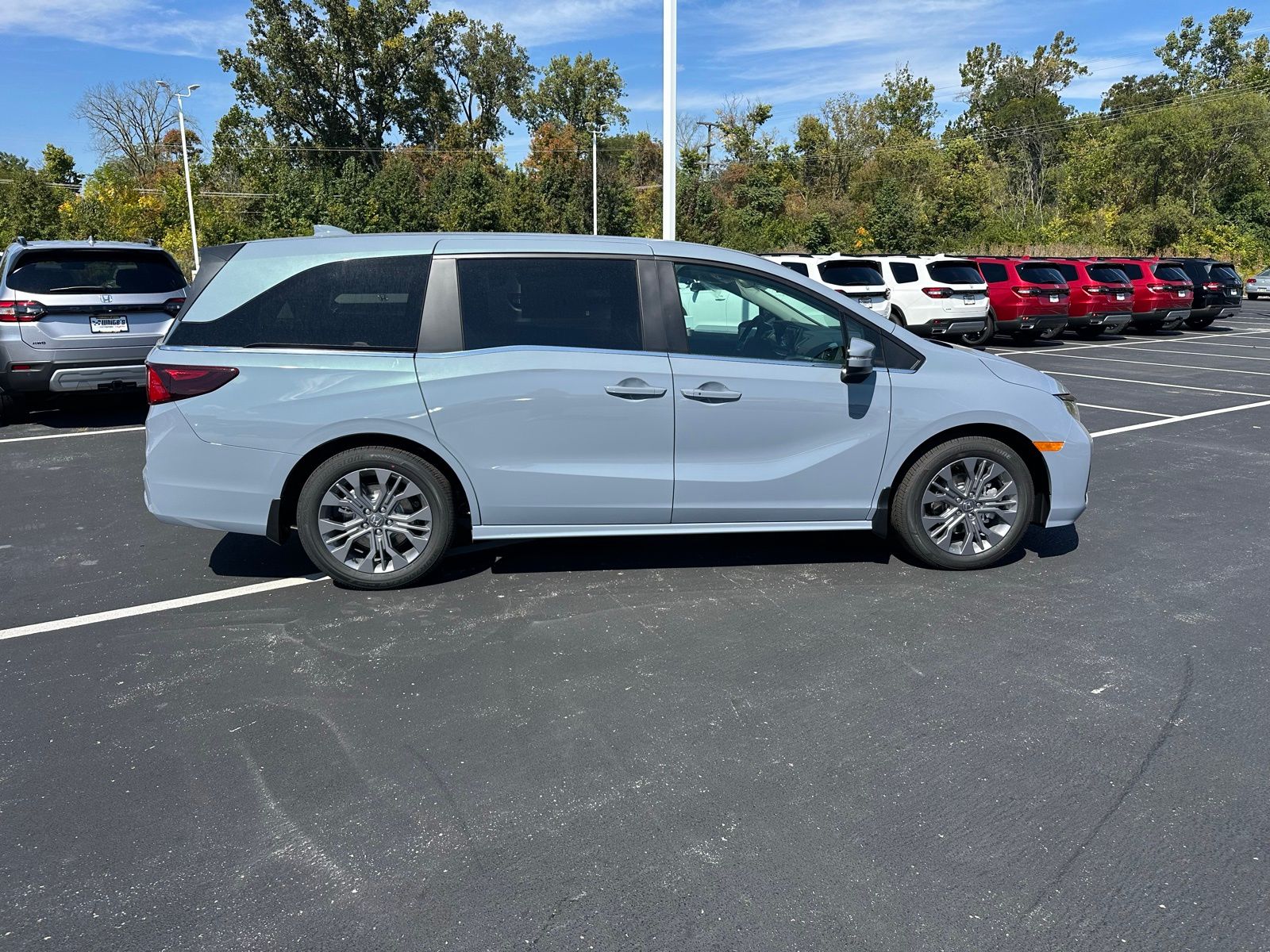 2026 Honda Odyssey Touring photo 6