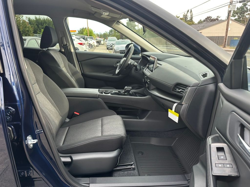 2026 Nissan Rogue SV photo 20